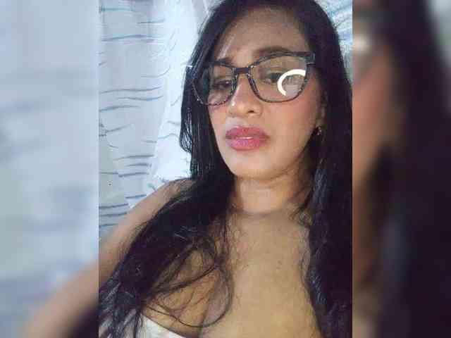 Letty33 webcam