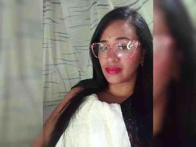 Letty33 webcam