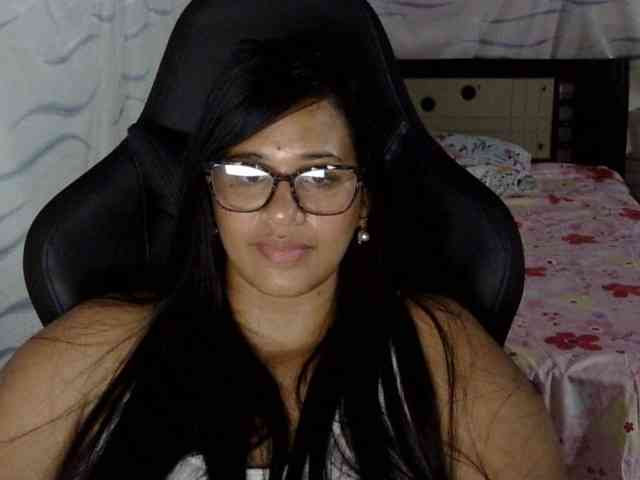 Letty33 webcam