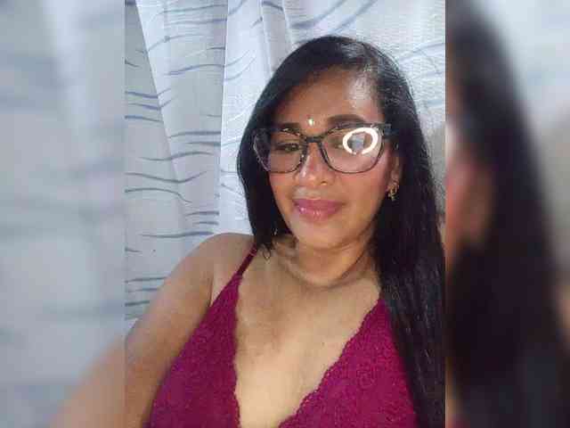Letty33 webcam