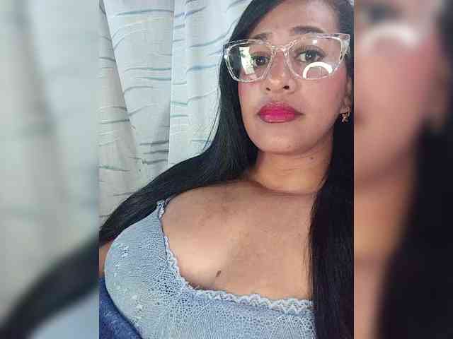 Letty33 webcam