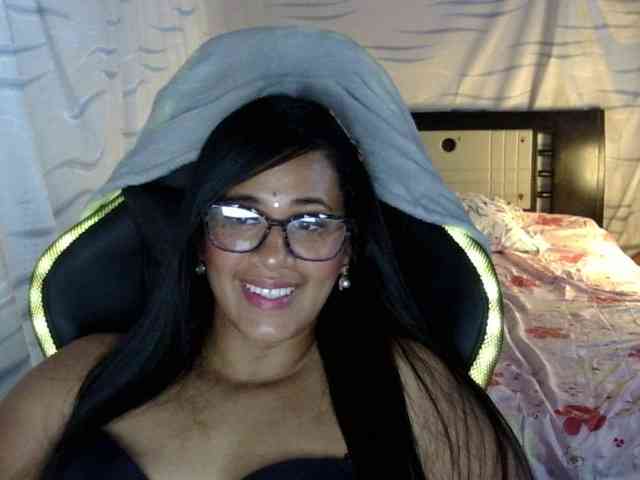Letty33 webcam