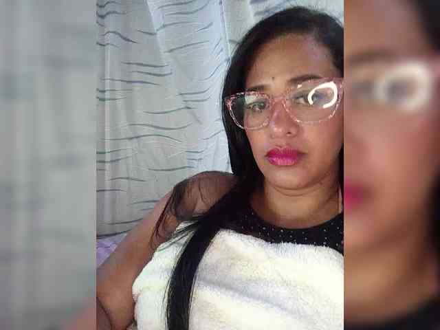 Letty33 webcam