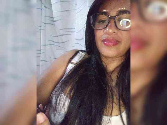 Letty33 webcam