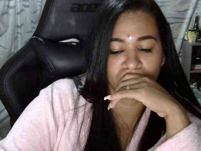 Letty33 webcam