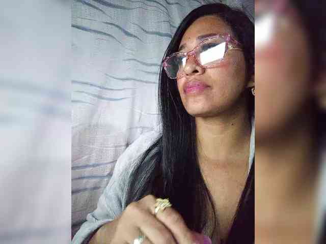 Letty33 webcam