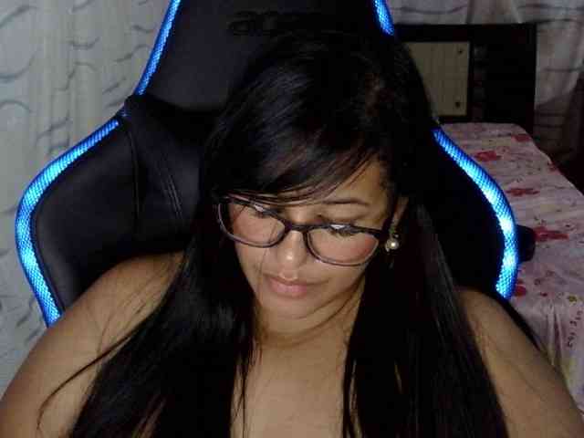 Letty33 webcam