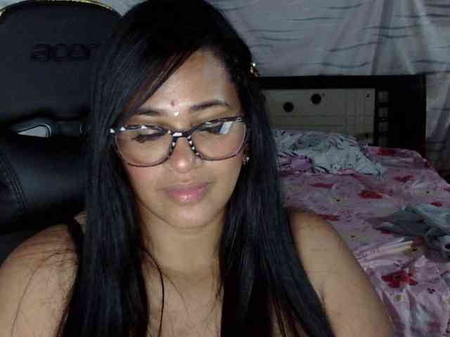Letty33 webcam