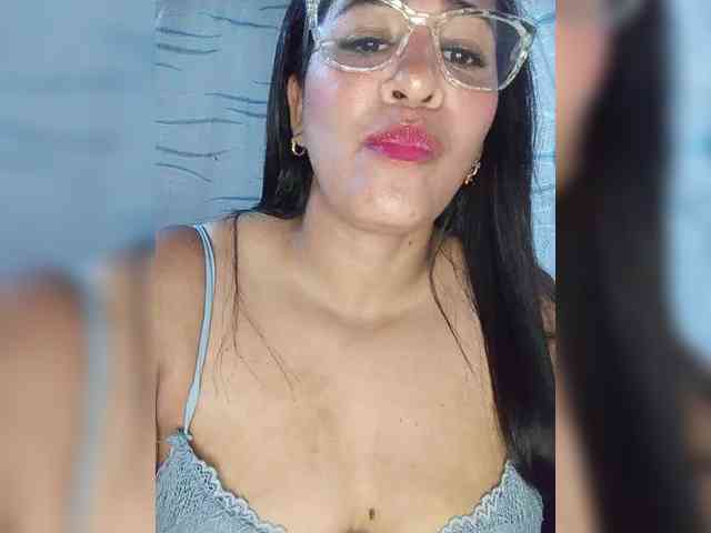 Letty33 webcam