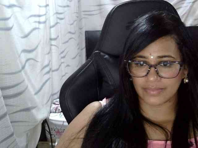 Letty33 webcam