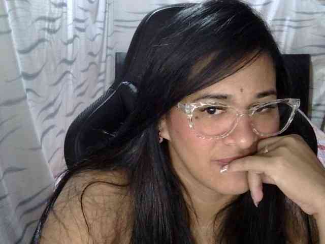 Letty33 webcam