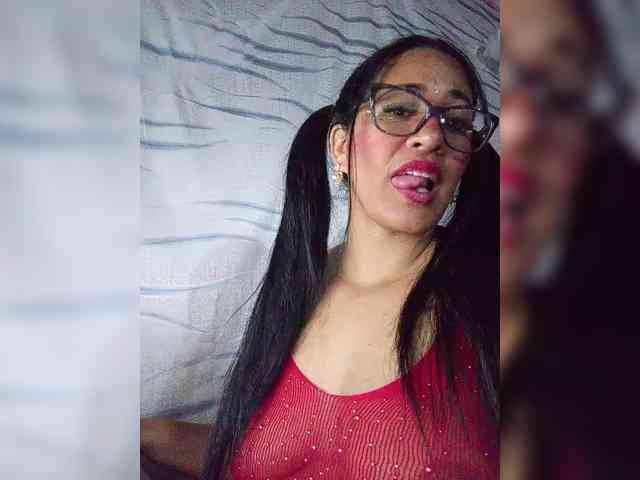 Letty33 webcam