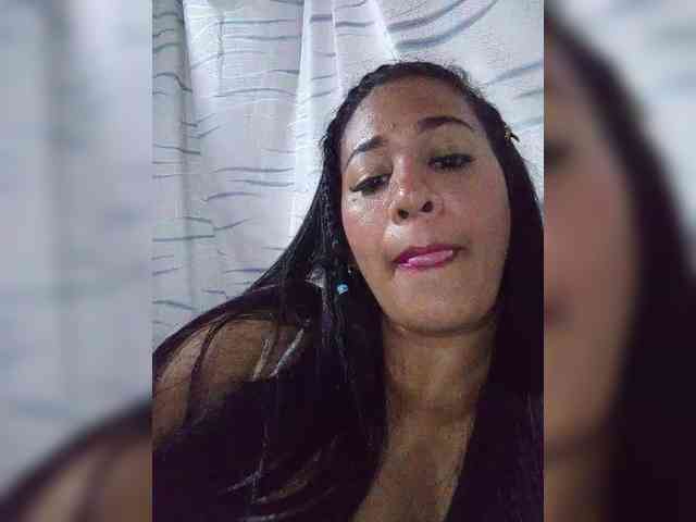 Letty33 webcam