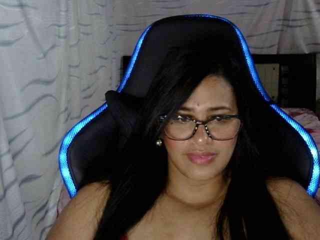 Letty33 webcam