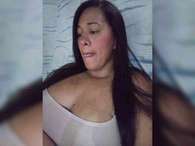 Letty33 webcam