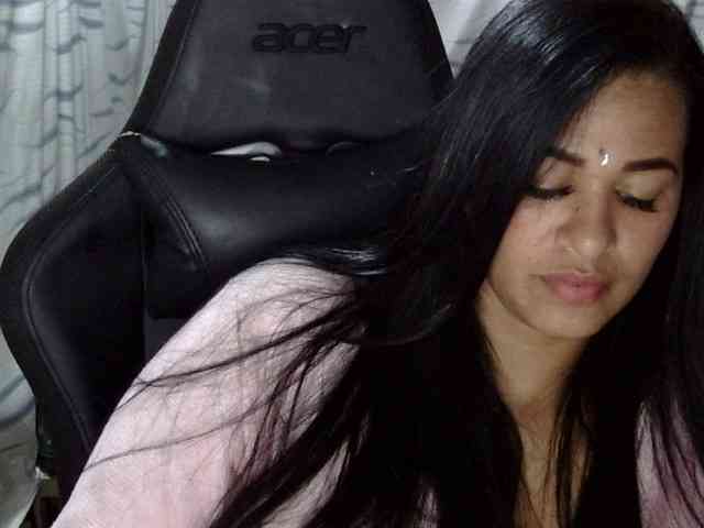 Letty33 webcam