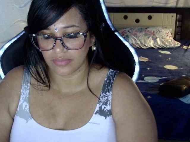 Letty33 webcam
