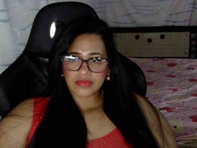 Letty33 webcam