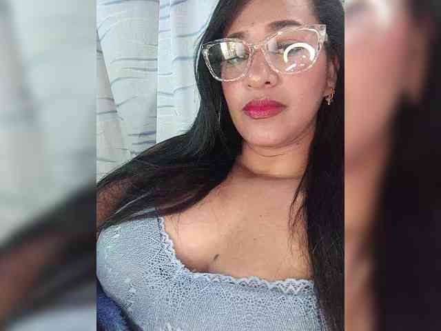 Letty33 webcam