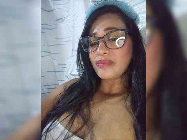 Letty33 webcam