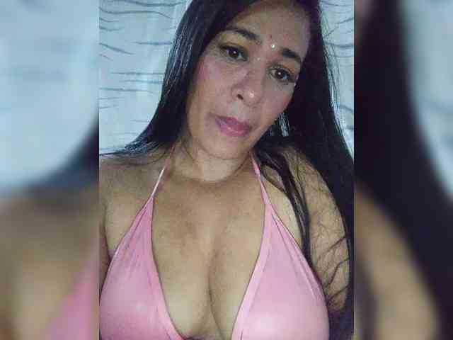 Letty33 webcam
