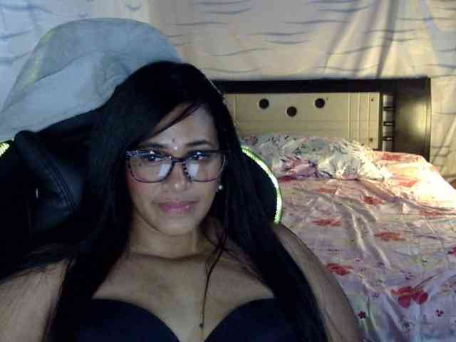 Letty33 webcam