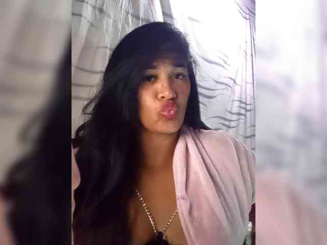 Letty33 webcam