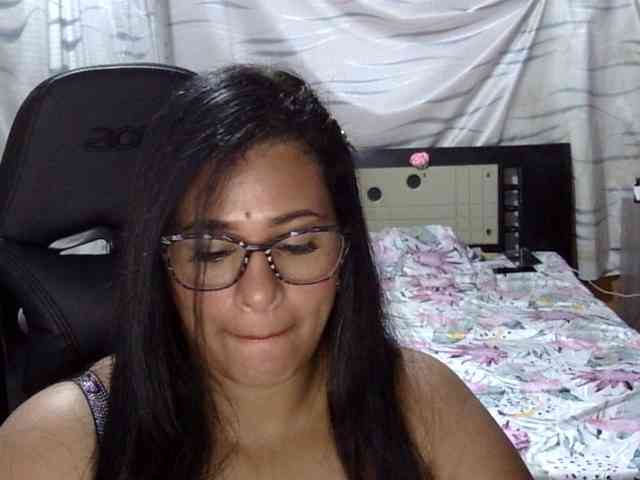 Letty33 webcam