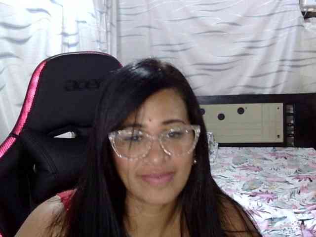 Letty33 webcam