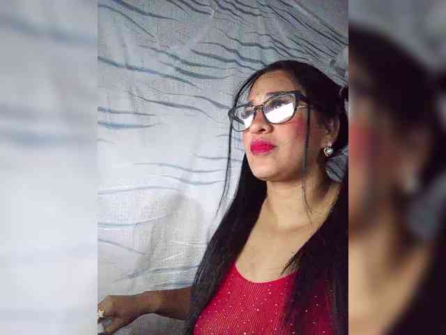 Letty33 webcam