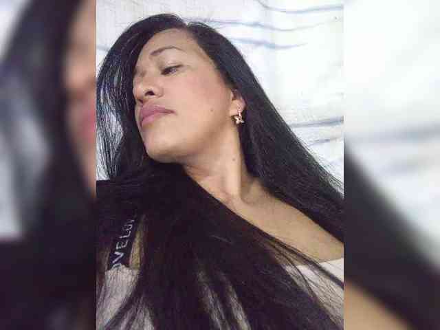 Letty33 webcam