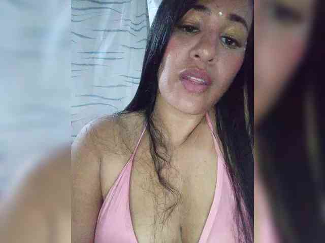 Letty33 webcam
