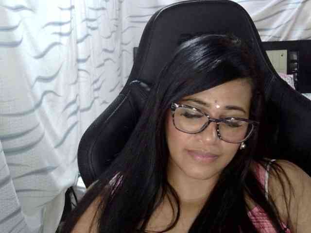 Letty33 webcam