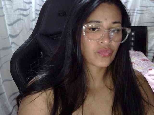 Letty33 webcam