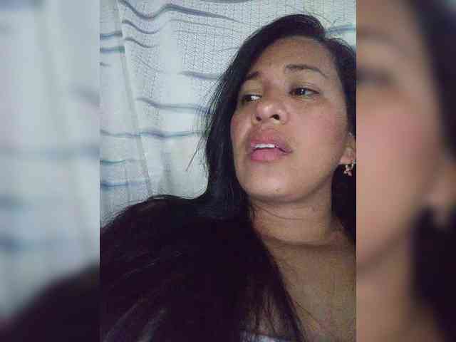 Letty33 webcam