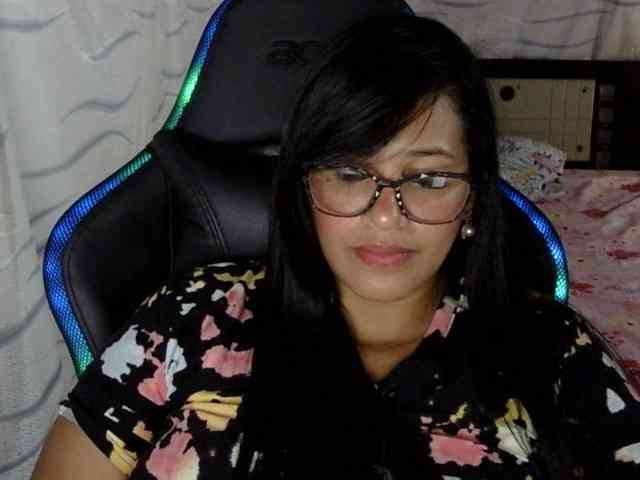 Letty33 webcam