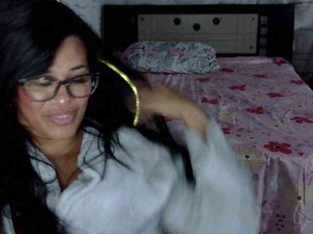 Letty33 webcam
