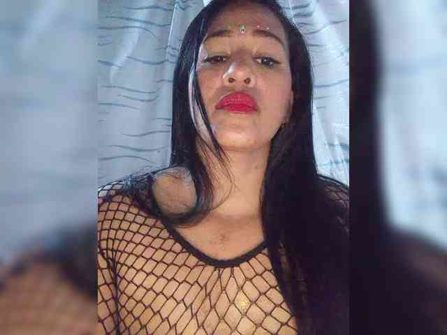 Letty33 webcam