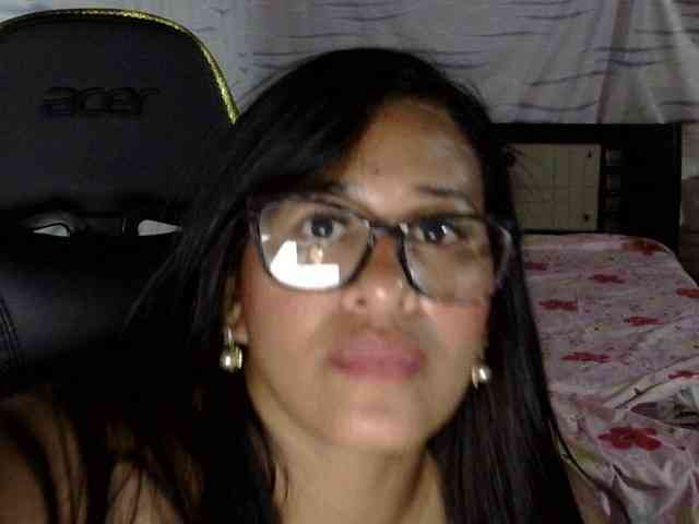 Letty33 webcam