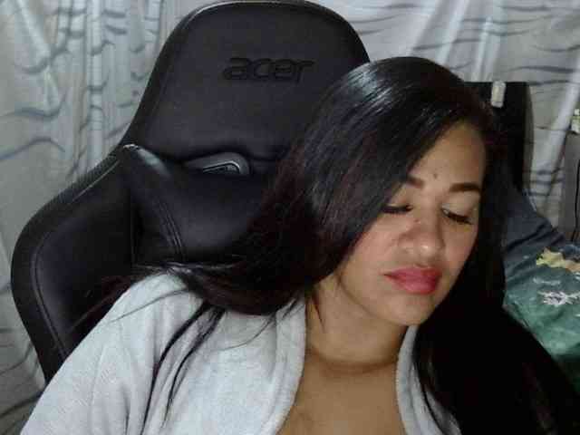 Letty33 webcam
