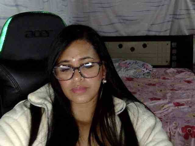 Letty33 webcam