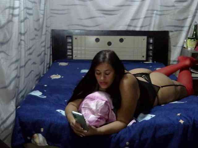 Letty33 webcam