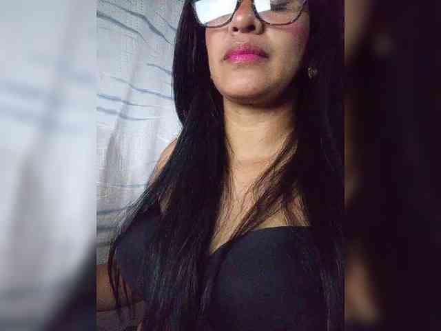 Letty33 webcam