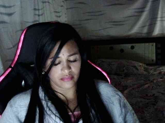 Letty33 webcam