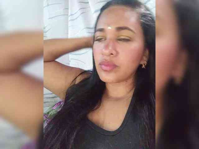Letty33 webcam