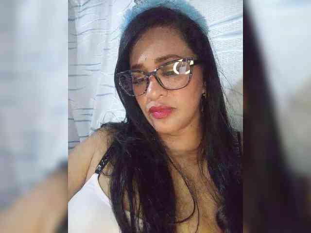 Letty33 webcam