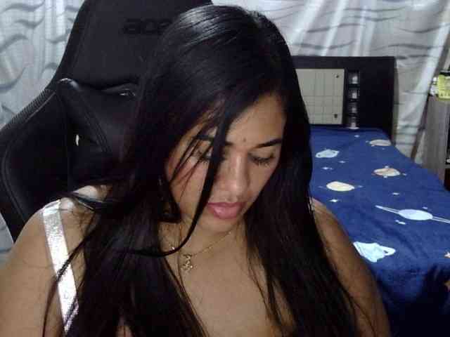 Letty33 webcam