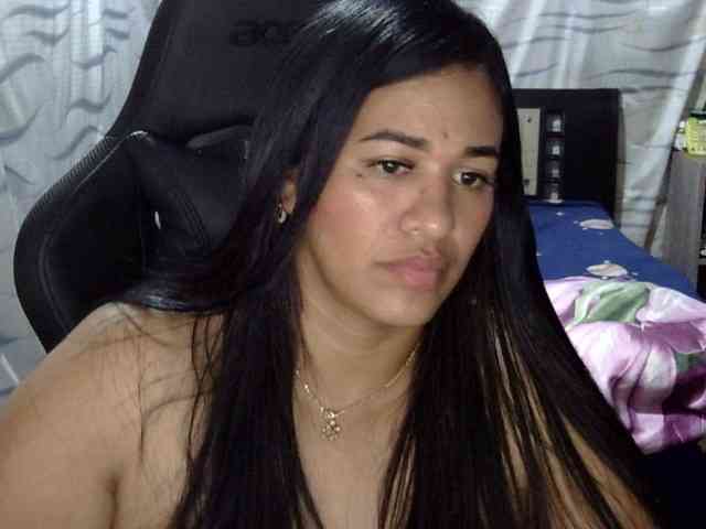 Letty33 webcam