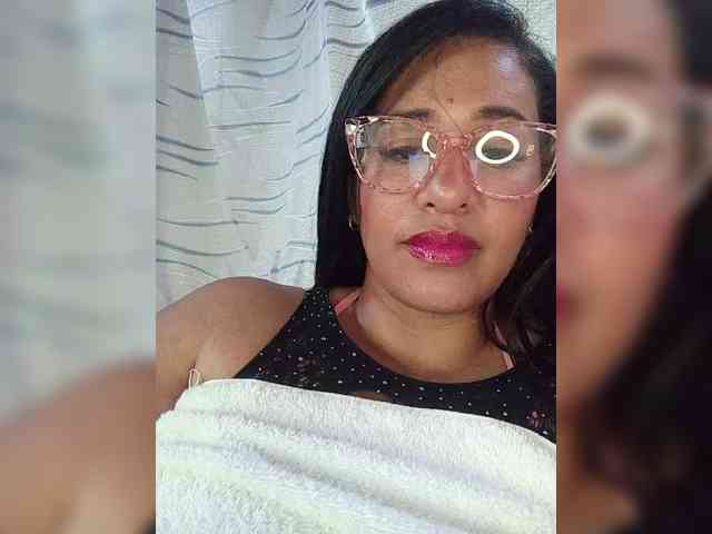 Letty33 webcam
