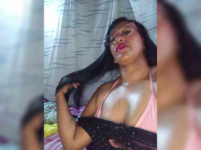 Letty33 webcam